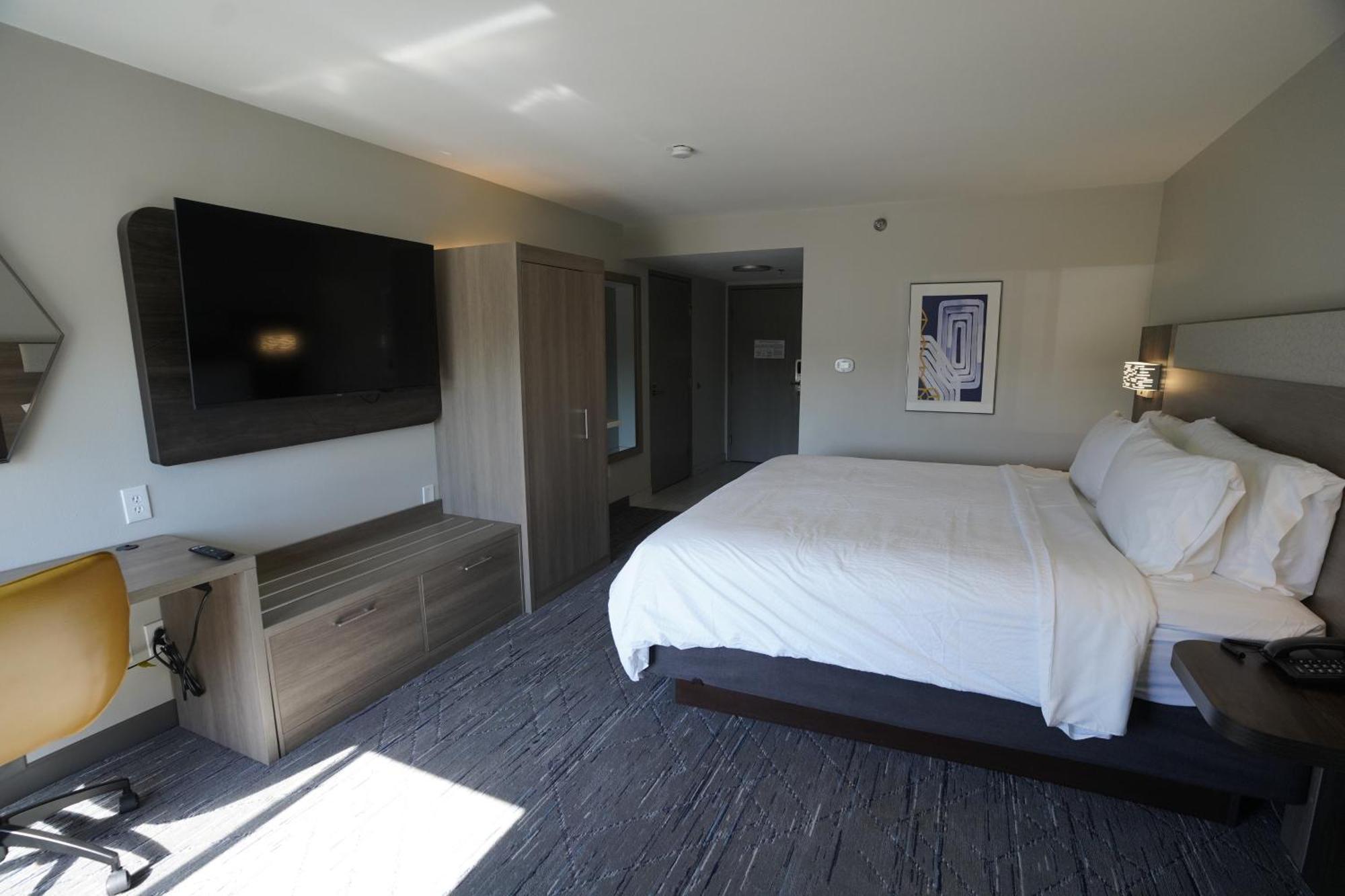 Express By Ihg Hotel