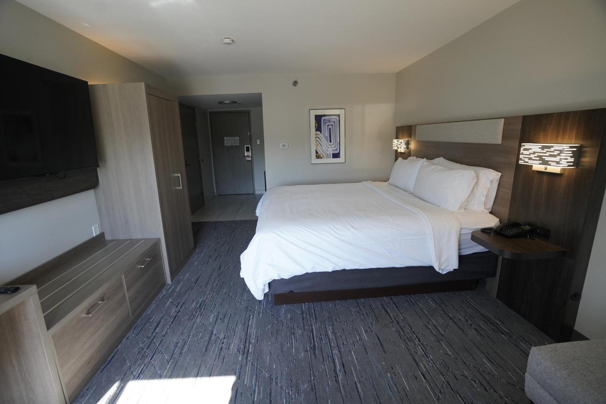 Express By Ihg Hotel 2*