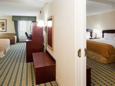 Express By Ihg Hotel 2*